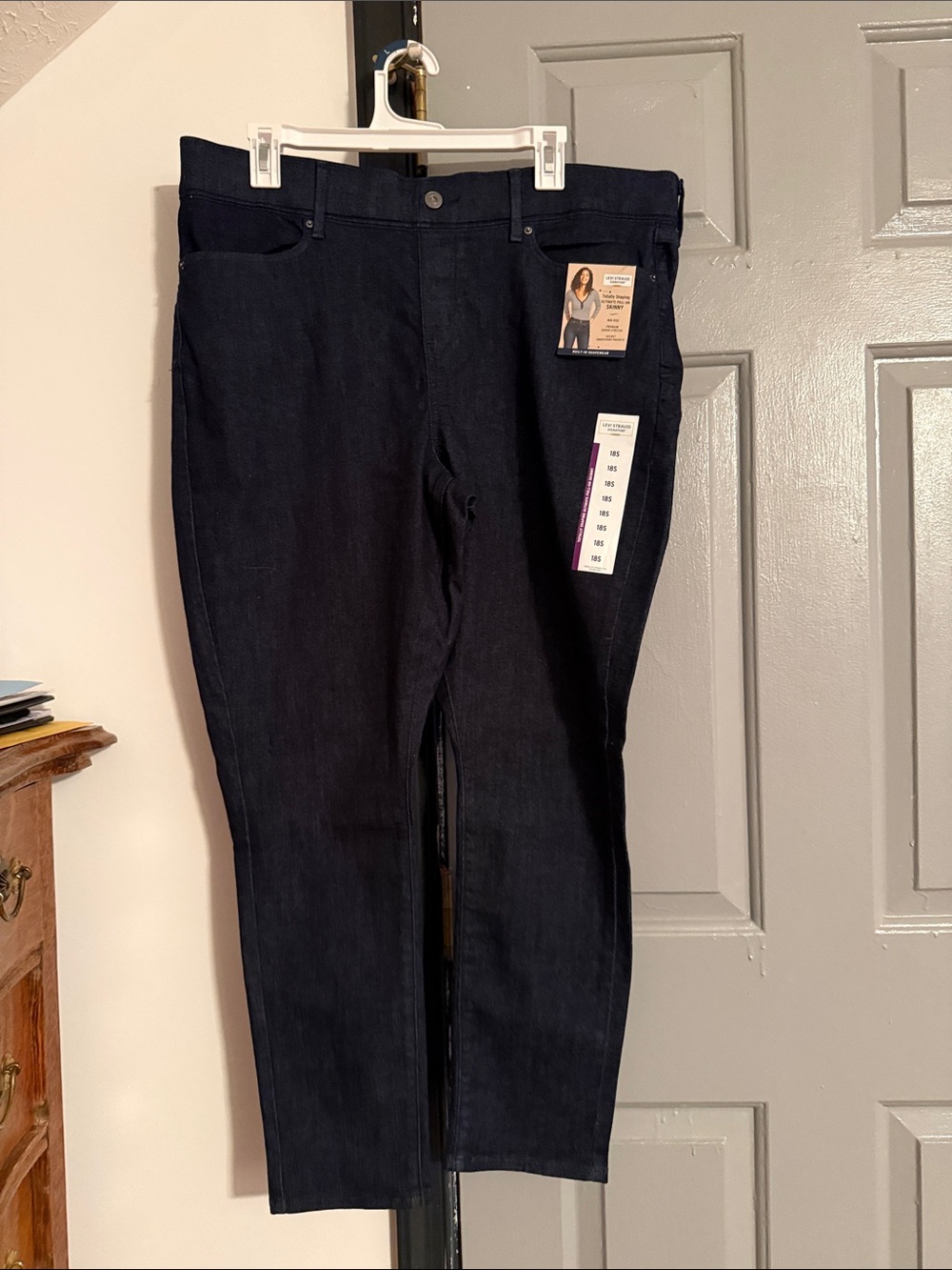 Women’s Straight Leg Jeans in Dark Blue